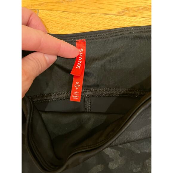 Spanx Women's Camo Faux Leather Leggings Black Size S High Rise Casual - Picture 5 of 10